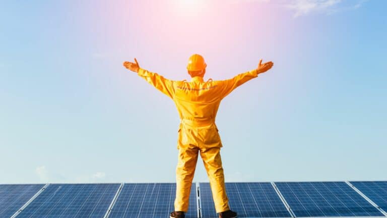 Comment les panneaux solaires peuvent vous aider à atteindre l’indépendance énergétique ?