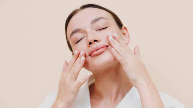 Découvrez les 5 bienfaits incroyables des sérums à l’acide hyaluronique pour votre visage