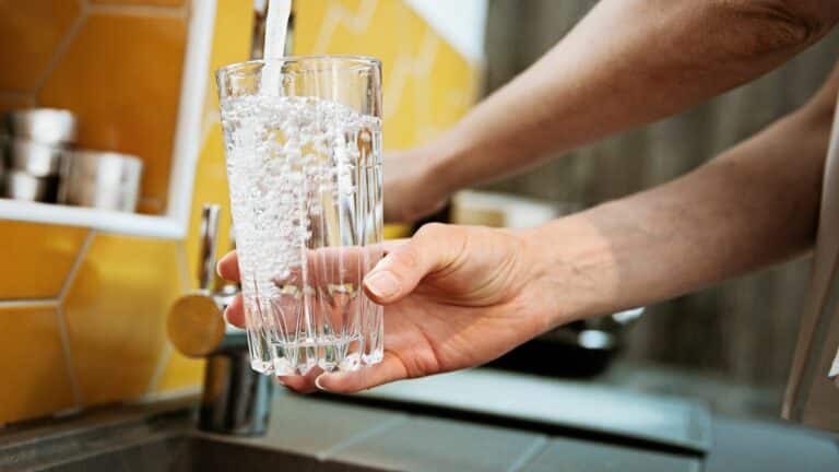 Les méthodes efficaces pour purifier l’eau du robinet et la rendre potable